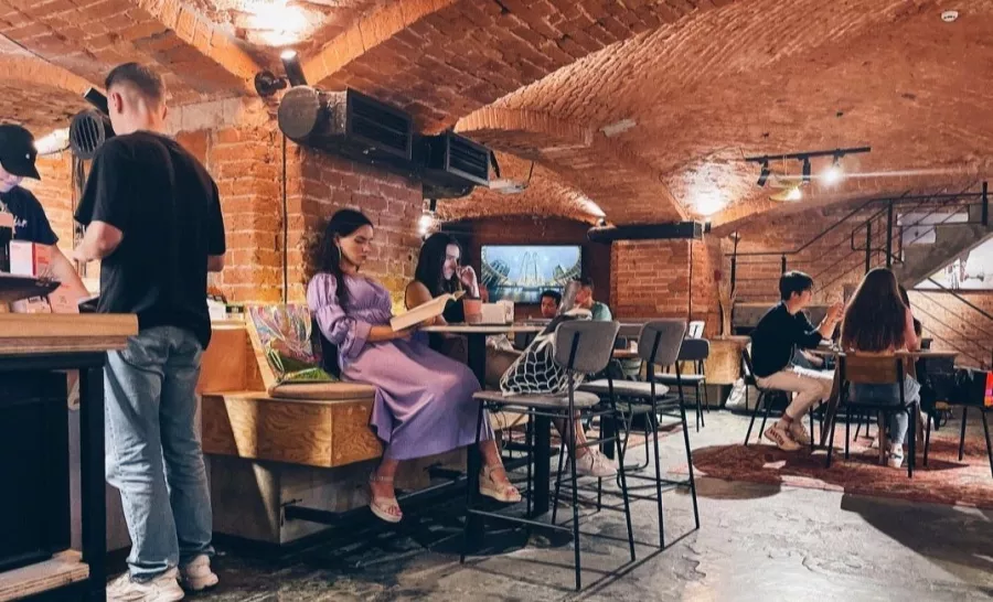 Кофейня- коворкинг Rebellion Clubhouse в Москве: Кофейня- коворкинг, Можно с ноутбуком , Фрилансер , Для работы , Место для работы , Где работать , Кофейня коворкинг , Кофейня , Кафе, Десерты , Завтрак,