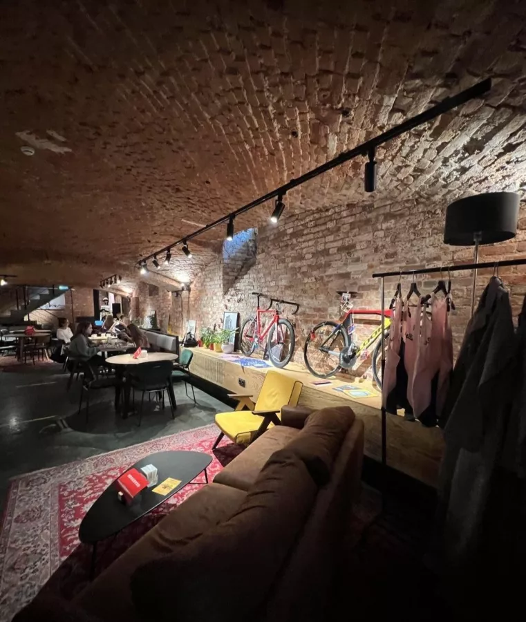 Кофейня- коворкинг Rebellion Clubhouse в Москве: Кофейня- коворкинг, Можно с ноутбуком , Фрилансер , Для работы , Место для работы , Где работать , Кофейня коворкинг , Кофейня , Кафе, Десерты , Завтрак,