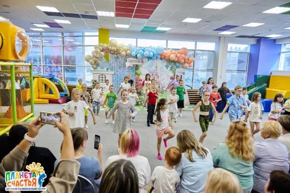 Аниматоры на детский праздник "Планета счастья"