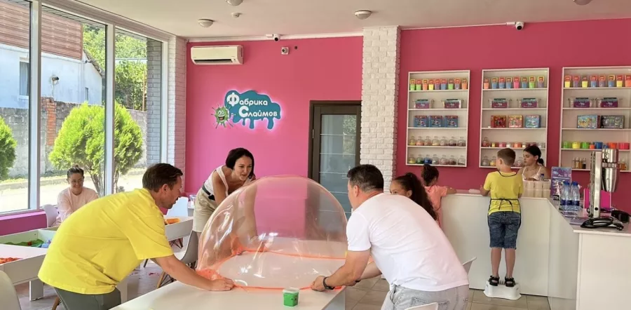 Парк развлечений Фабрика слаймов в Красной Поляне: Парк аттракционов , Парк, Семейный отдых , Детский парк, Детский праздник , Для детей , Аттракционы , Парк развлечений , Горки,