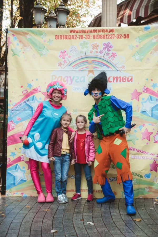 Организация и проведение детских праздников Радуга детства в Сочи: Праздник, Мыльные пузыри, День рождение, Услуги аниматора, Вечеринка, Поздравление, Аквагрим , Научное шоу, Музыкальное поздравление, Серебряное шоу, Поролоновое шоу, Для влюбленных,