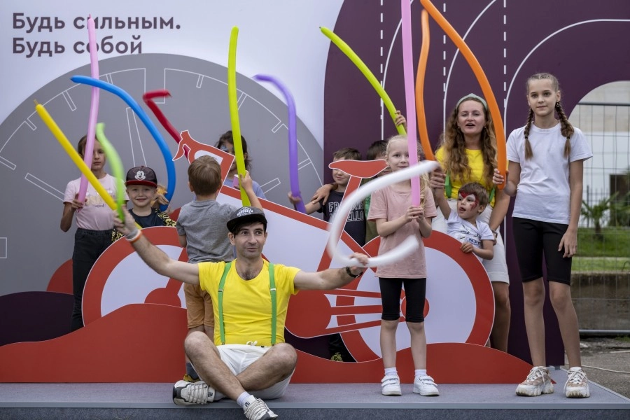 Организация и проведение детских праздников Радуга детства в Сочи: Праздник, Мыльные пузыри, День рождение, Услуги аниматора, Вечеринка, Поздравление, Аквагрим , Научное шоу, Музыкальное поздравление, Серебряное шоу, Поролоновое шоу, Для влюбленных,