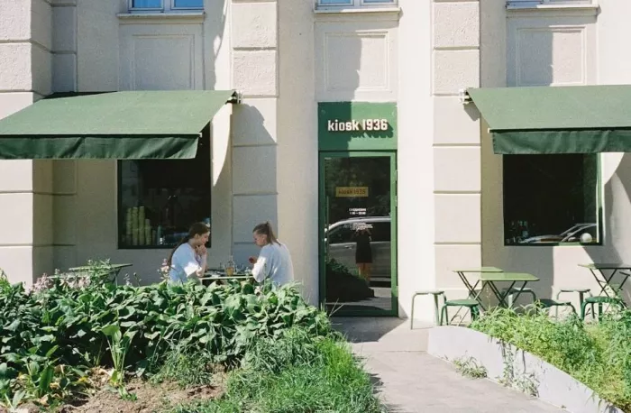 Кофейня- коворкинг Kiosk 1936 в Москве: Бизнес, Место для работы, Можно с животными, Можно с ноутбуком, Для работы, Кофейня, Кафе, Кофе, Завтрак, Десерты, Вино, 