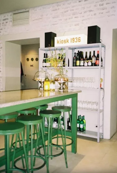 Кофейня- коворкинг Kiosk 1936 в Москве: Бизнес, Место для работы, Можно с животными, Можно с ноутбуком, Для работы, Кофейня, Кафе, Кофе, Завтрак, Десерты, Вино, 