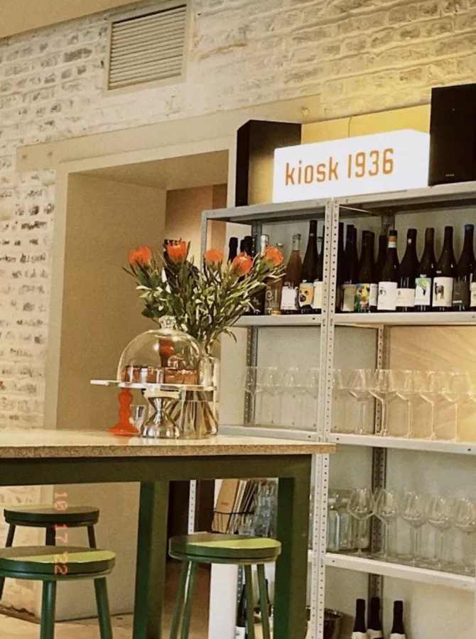 Кофейня- коворкинг Kiosk 1936 в Москве: Бизнес, Место для работы, Можно с животными, Можно с ноутбуком, Для работы, Кофейня, Кафе, Кофе, Завтрак, Десерты, Вино,