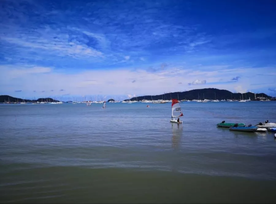 Яхт-Клуб Phuket в Пхукете: Yachts, Restaurant, Boats, Windsurfing, Яхты, Ресторан, Лодки, Виндсёрфинг,