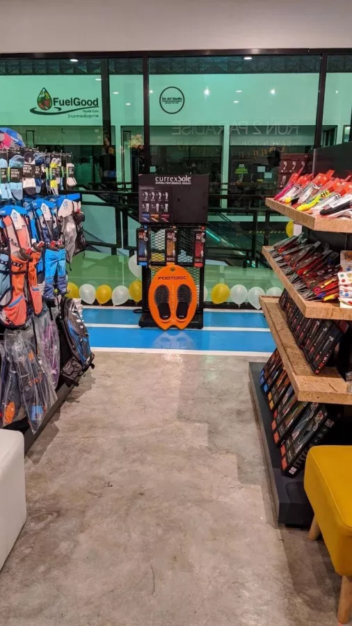 Магазин Спортивных Товаров Run2ParadisePhuket в Пхукете: Магазин, Обувь,