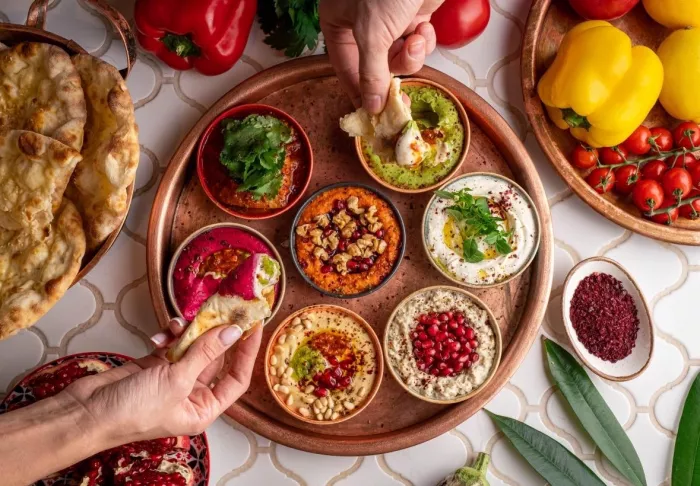 Ресторан с атмосферой востока Maroon в Москве: Еда, Вкусно, Десерты, Восточная кухня, ​Летняя терраса, Завтрак, Ресторан, Кафе, Терраса, 
