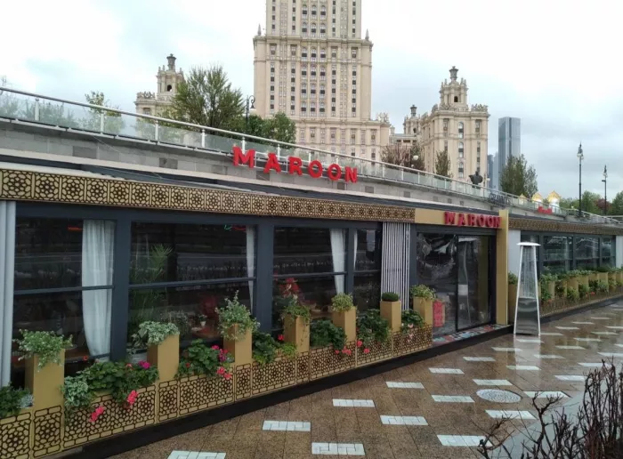 Ресторан с атмосферой востока Maroon в Москве: Еда, Вкусно, Десерты, Восточная кухня, ​Летняя терраса, Завтрак, Ресторан, Кафе, Терраса, 