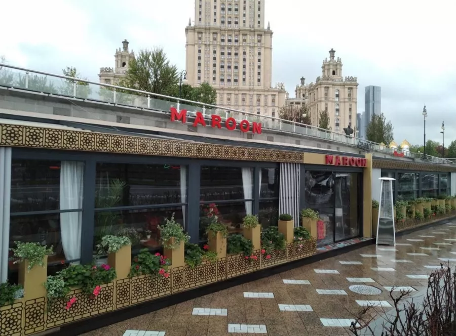 Ресторан с атмосферой востока Maroon в Москве: Еда, Вкусно, Десерты, Восточная кухня, Летняя терраса, Завтрак, Ресторан, Кафе, Терраса,