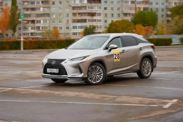Автошкола Центр высшего водительского мастерства в Омске: Экстремальное Вождение, Школа Парковки, Школа Автоспорта, Теоретический Курс, Тренажерный Курс, Индивидуальный График,