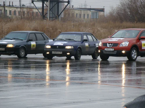 Автошкола Центр высшего водительского мастерства в Омске: Экстремальное Вождение, Школа Парковки, Школа Автоспорта, Теоретический Курс, Тренажерный Курс, Индивидуальный График,