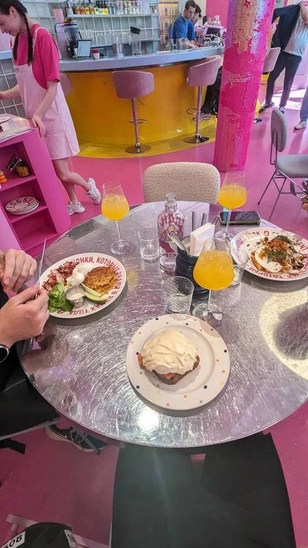 Кафе Eggsellent в Москве: Завтрак, Десерты , Семейный отдых , Семейное кафе, Кофейня, Яичница , Бокал шампанского, Игристое вино , Кафе, Ресторан,