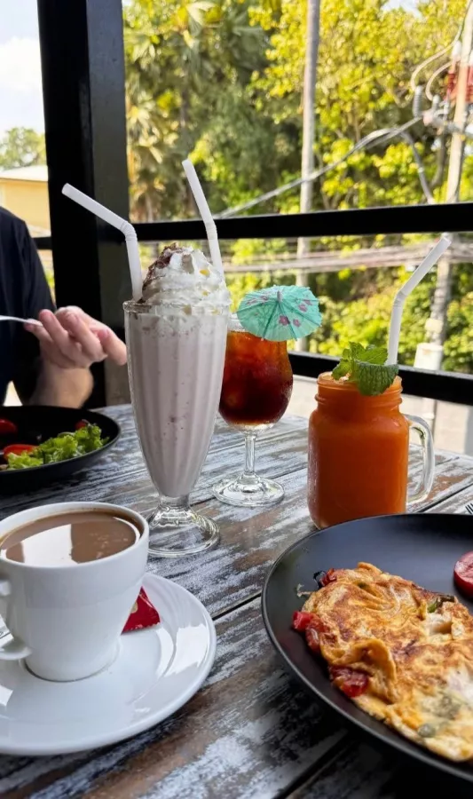 Кафе Lost in Phuket в Пхукете: Еда, Развлечение, Кафе, Кофе, Закуски, Выпечка,