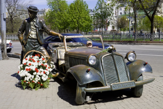 Памятник "Юрий Никулин"
