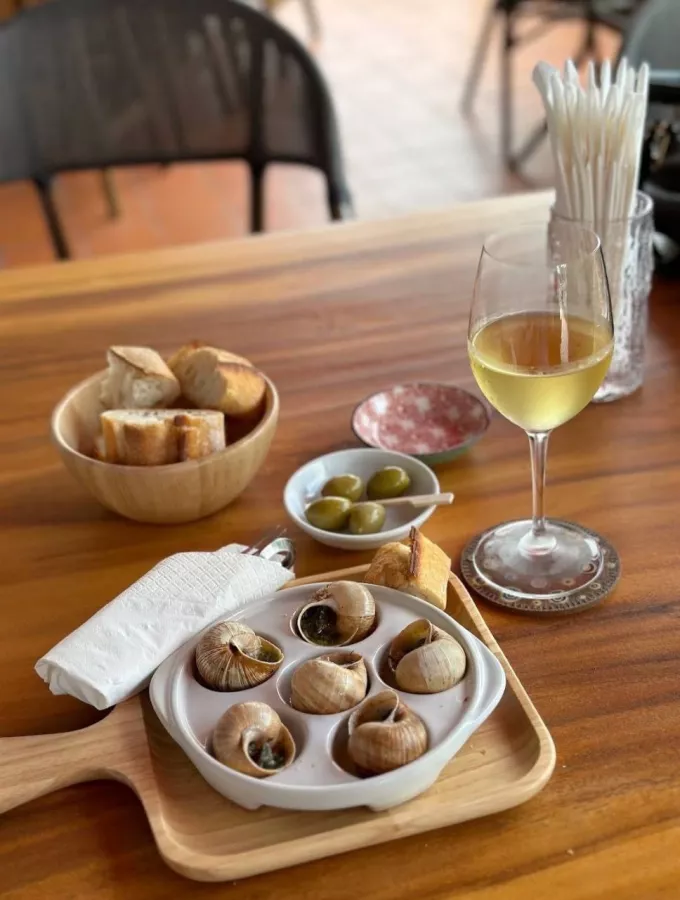 Винный Магазин Wine and Taste в Пхукете: Еда, Развлечение, Вино, Закуски, Пиво,