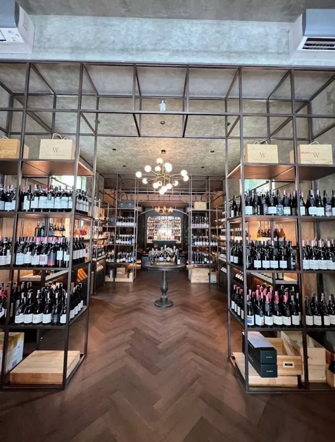 Винный Магазин The Wine Merchant Phuket в Пхукете: Еда, Развлечение, Вино, Закуски,