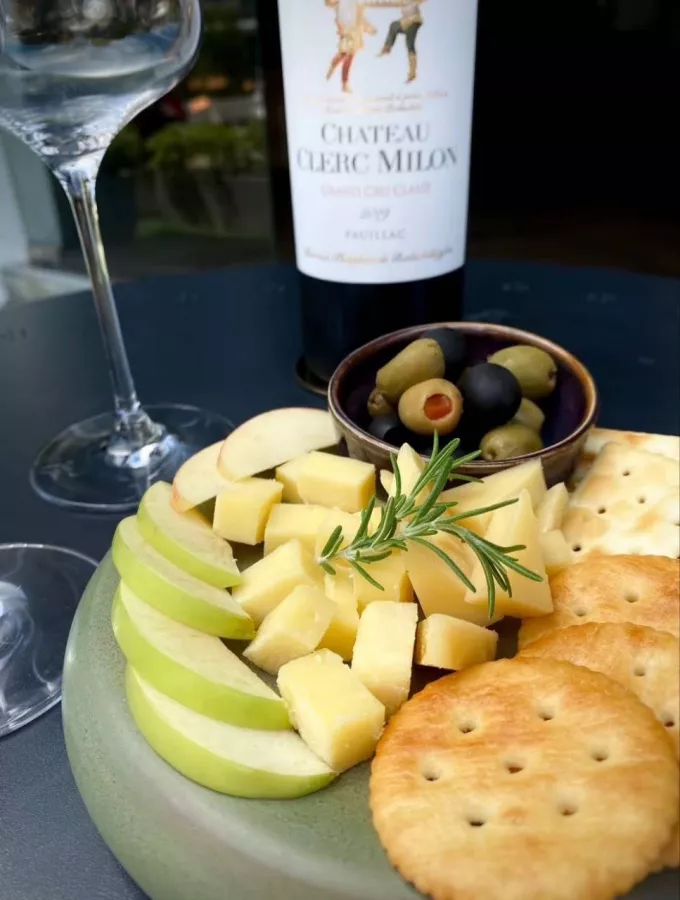 Винный Магазин The Wine Merchant Phuket в Пхукете: Вино, Закуски, Виски, Wine, Whiskey, Snacks,