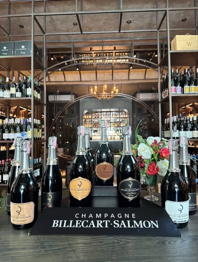 Винный Магазин The Wine Merchant Phuket в Пхукете: Вино, Закуски, Виски, Wine, Whiskey, Snacks,