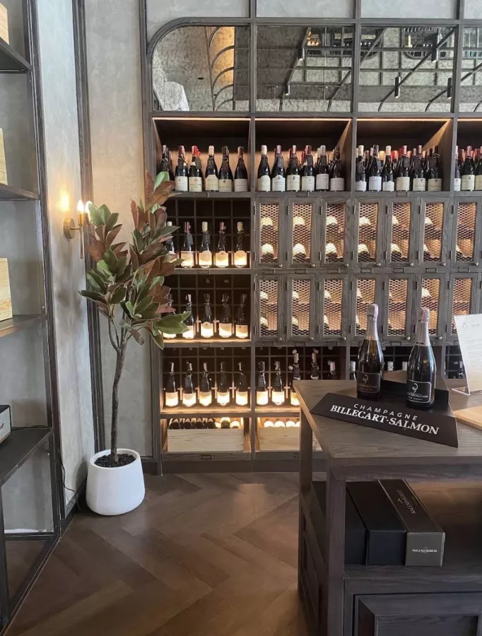 Винный Магазин The Wine Merchant Phuket в Пхукете: Вино, Закуски, Виски, Wine, Whiskey, Snacks,