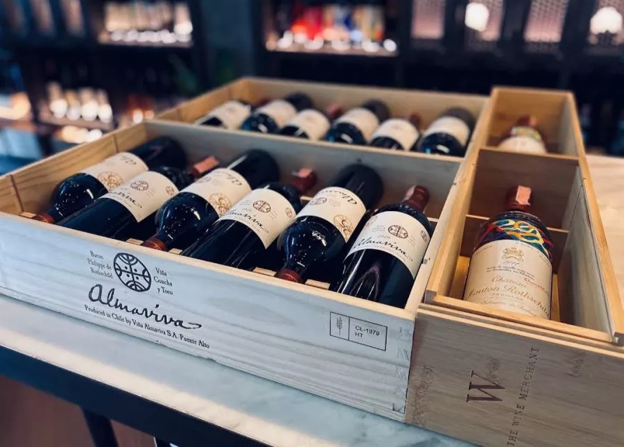 Винный Магазин The Wine Merchant Phuket в Пхукете: Вино, Закуски, Виски, Wine, Whiskey, Snacks,