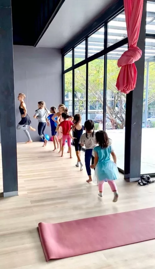Студия Йоги AIRbarre в Пхукете: Yoga, Йога, Студия, Растяжка, Медитация, Танцы, Настольный теннис, Table Tennis, Studio, Stretching, Meditation, Dancing,