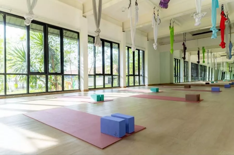 Студия Йоги AIRbarre в Пхукете: Yoga, Йога, Студия, Растяжка, Медитация, Танцы, Настольный теннис, Table Tennis, Studio, Stretching, Meditation, Dancing,