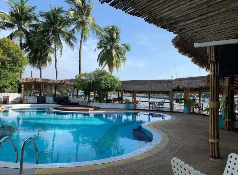 Бассейн Soho Pool Club в Пхукете: Отдых, Можно с животными, Пиво, Вино, Бар, Бассейн,