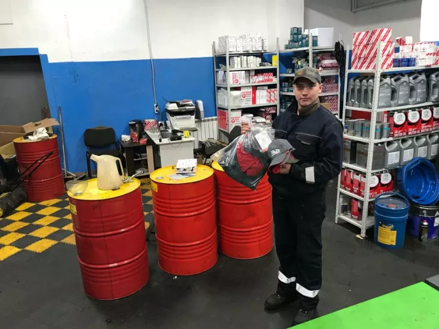 Экспресс-пункт замены масла Power Oil в Магадане: СТО, Замена Масла, Замена Масла в АКПП, Замена Масла в КПП, Замена Масла в Трансмиссии, Замена Масла в Двигателе, Замена Охладающей Жидкости, Замена Фильтров,