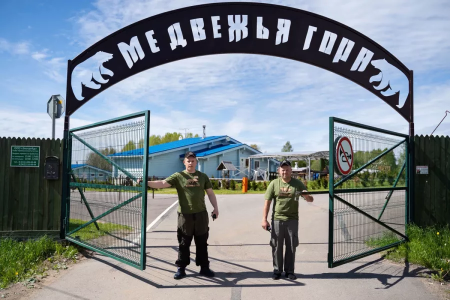 Парк-отель Медвежья Гора в Санкт-Петербурге: Охота в ЛенОбласти, Охота в Питере, Рыбалка в ЛенОбласти, Охота на Кабана, Охота на Медведя, Охота на Лося, Охота на Бобра, Охота на Зайца, Корпоратив, Семейный отдых, База отдыха,
