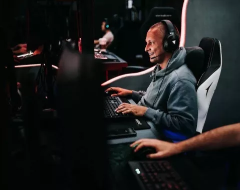 Компьютерный Клуб «LEGACY E-SPORT ARENA»