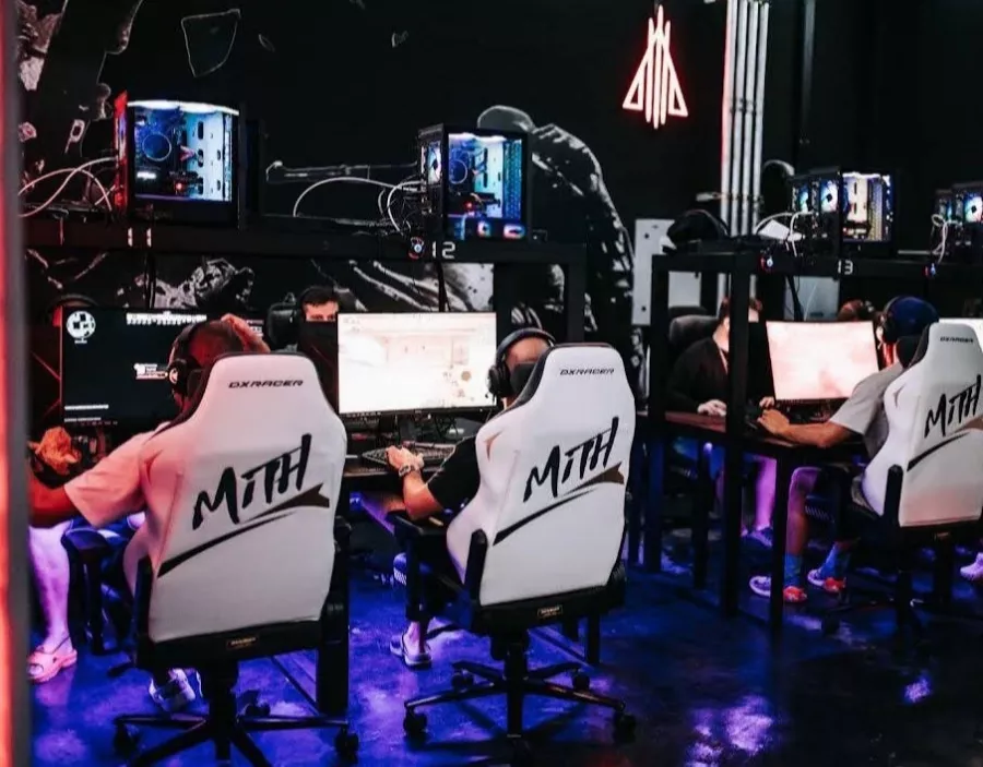 Компьютерный Клуб LEGACY E-SPORT ARENA в Пхукете: Хобби, Развлечение, Компьютерный клуб, Киберспорт, Закуски, Напитки,