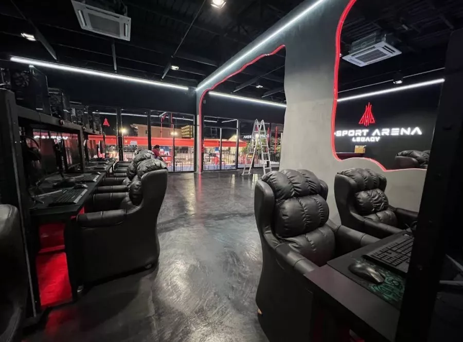 Компьютерный Клуб LEGACY E-SPORT ARENA в Пхукете: Хобби, Развлечение, Компьютерный клуб, Киберспорт, Закуски, Напитки,