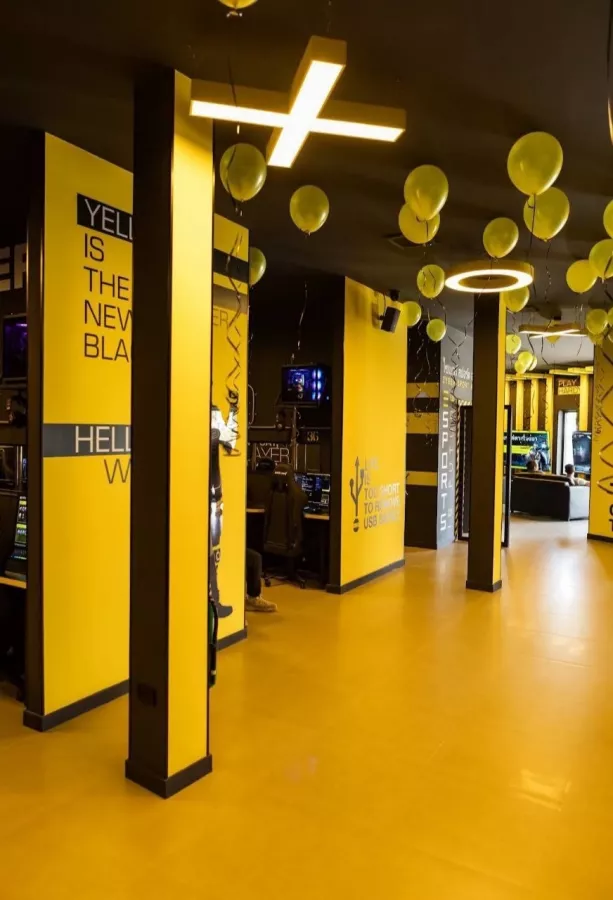 Компьютерный Клуб Colizeum PhuketTown Esports в Пхукете: Компьютеры, Киберспорт, Напитки, Computers, Cybersport, Soft Drinks,