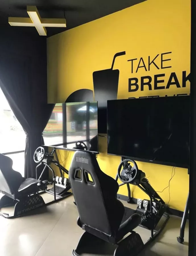 Компьютерный Клуб Colizeum PhuketTown Esports в Пхукете: Компьютеры, Киберспорт, Напитки, Computers, Cybersport, Soft Drinks,
