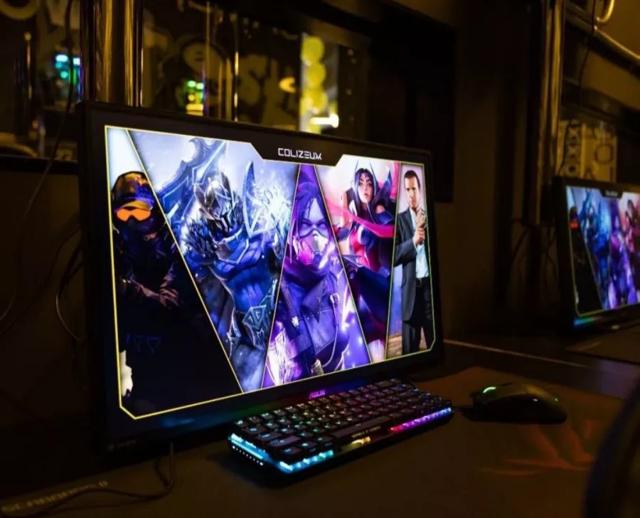 Компьютерный Клуб Colizeum PhuketTown Esports в Пхукете: Компьютеры, Киберспорт, Напитки, Computers, Cybersport, Soft Drinks,