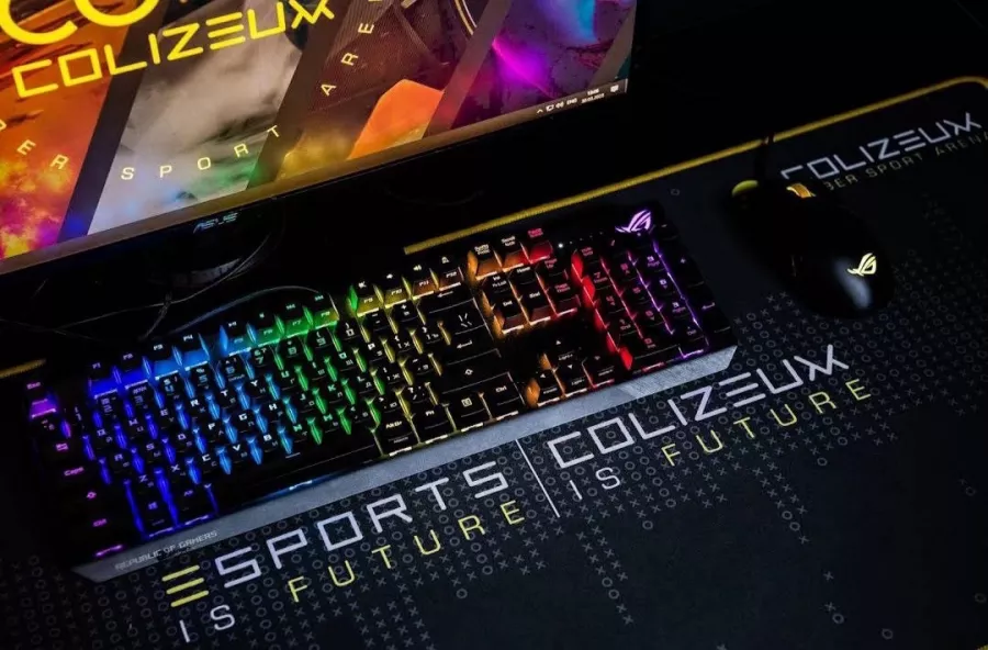 Компьютерный Клуб Colizeum PhuketTown Esports в Пхукете: Компьютеры, Киберспорт, Напитки, Computers, Cybersport, Soft Drinks,