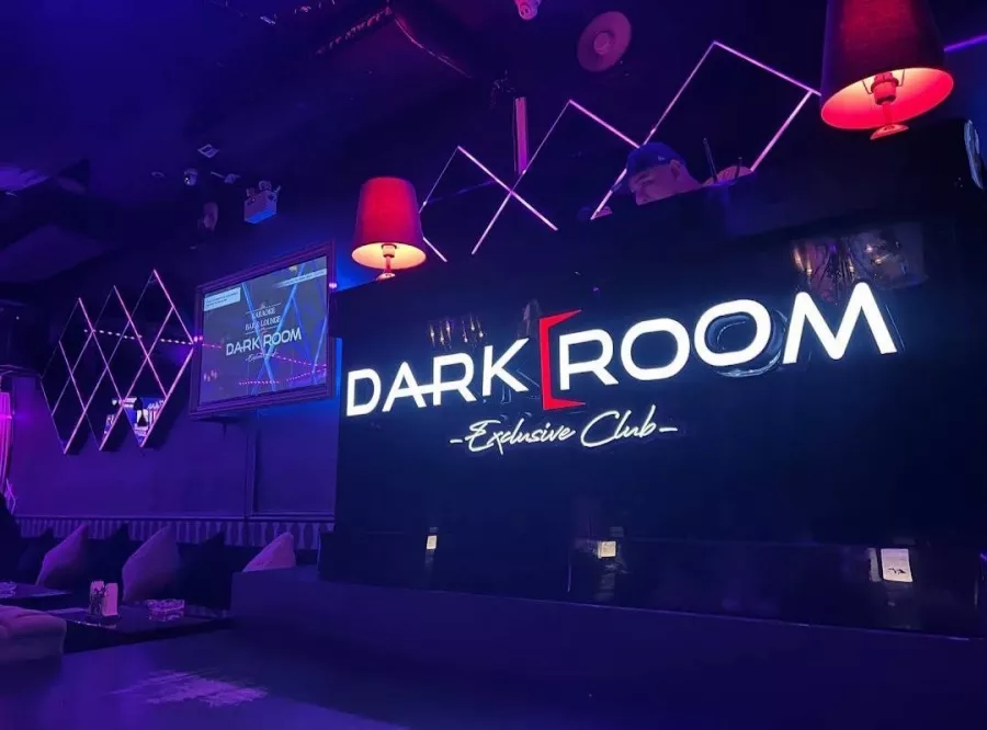 Караоке-Кальянная Dark Room в Пхукете: Караоке, Бар, Суши, Кальяны, Вечеринки, Karaoke, Bar, Sushi, Sheesha, Parties,