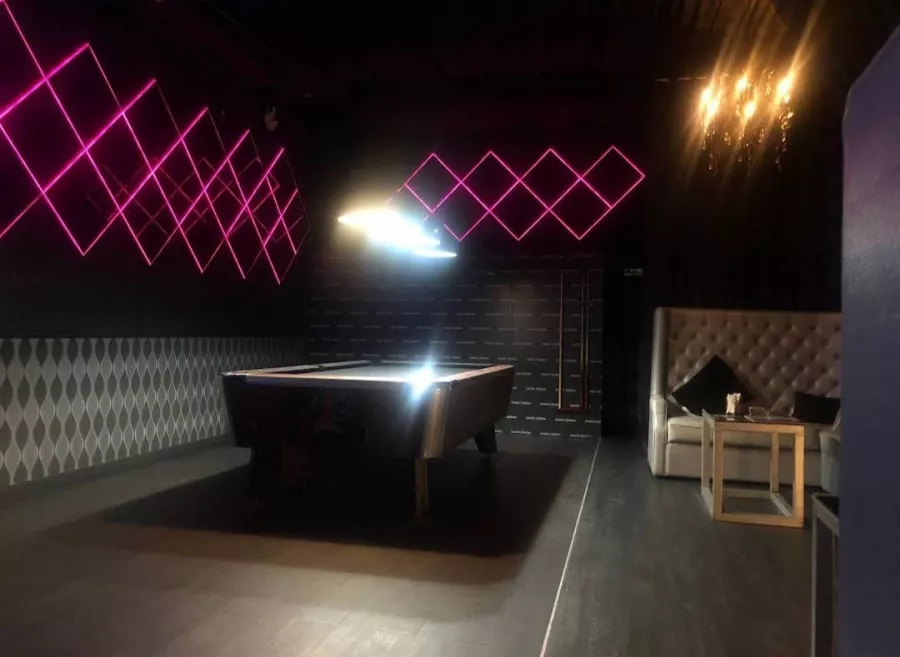 Караоке-Кальянная Dark Room в Пхукете: Караоке, Бар, Суши, Кальяны, Вечеринки, Karaoke, Bar, Sushi, Sheesha, Parties,
