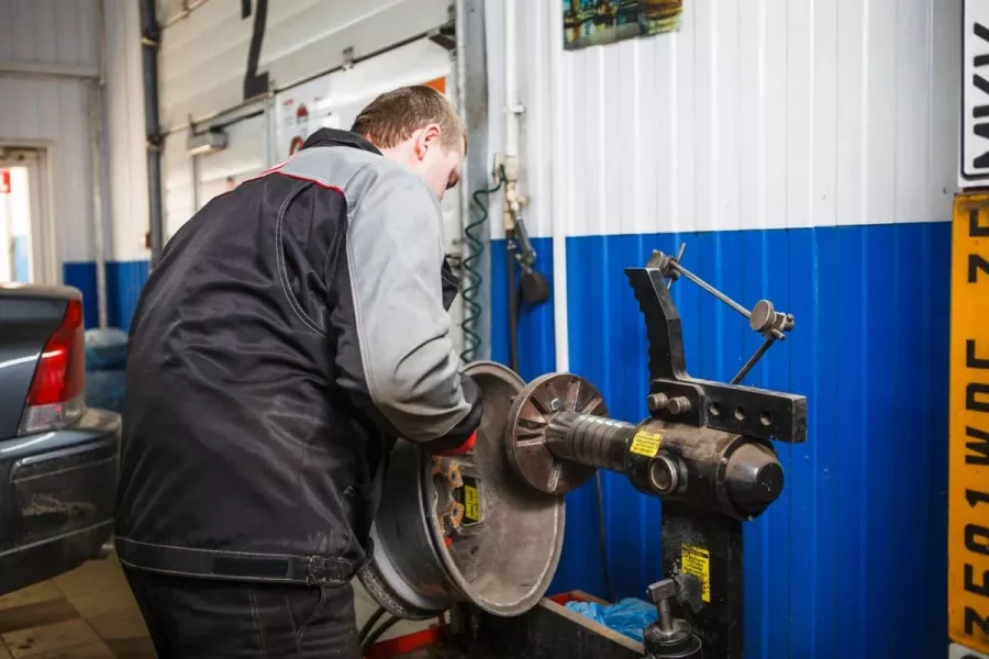 Автосервис Motul Expert в Смоленске: СТО, Ремонт Автокондиционера, Заправка Автокондиционера, Ремонт Ходовой, Ремонт Автоэлектрики, Замена Масла, Ремонт Форсунок, Промывка Инжектора, Ремонт Генераторов, Ремонт Стартеров, Чистка Форсунок, Компьютерная Диагностика, Ремонт DSG, Выездной Шиномонтаж, Ремонт ГБЦ, Ремонт Фар, Ремонт КПП, Ремонт РКПП,