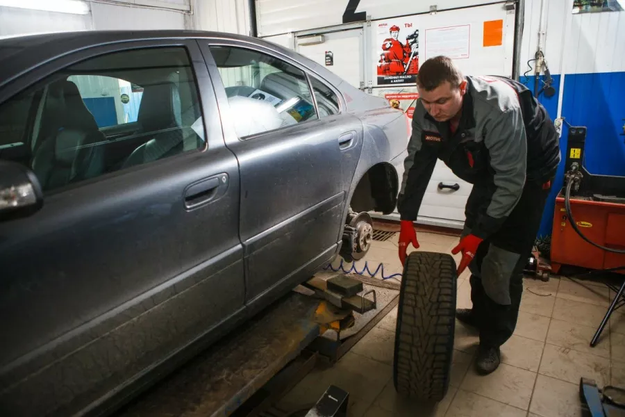 Автосервис Motul Expert в Смоленске: СТО, Ремонт Автокондиционера, Заправка Автокондиционера, Ремонт Ходовой, Ремонт Автоэлектрики, Замена Масла, Ремонт Форсунок, Промывка Инжектора, Ремонт Генераторов, Ремонт Стартеров, Чистка Форсунок, Компьютерная Диагностика, Ремонт DSG, Выездной Шиномонтаж, Ремонт ГБЦ, Ремонт Фар, Ремонт КПП, Ремонт РКПП,