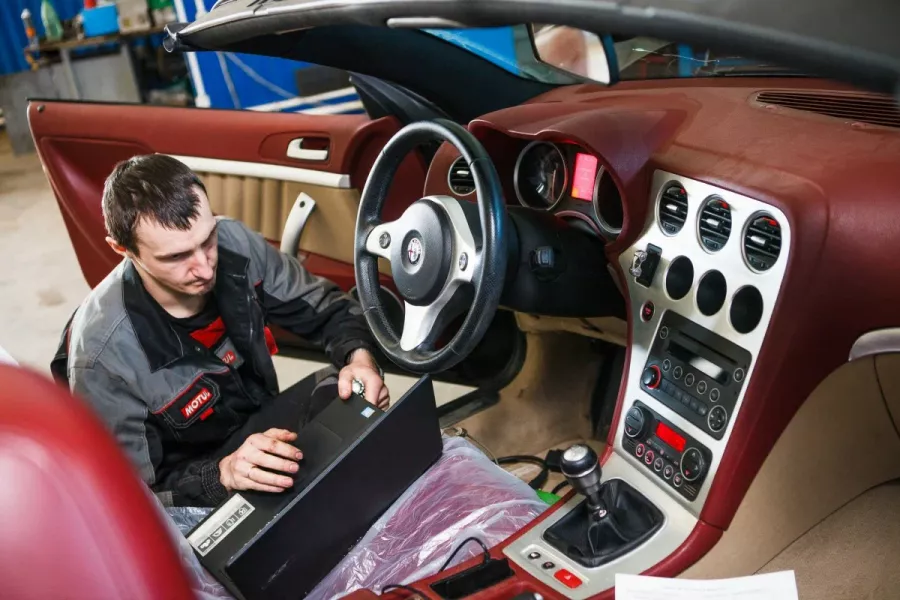 Автосервис Motul Expert в Смоленске: СТО, Ремонт Автокондиционера, Заправка Автокондиционера, Ремонт Ходовой, Ремонт Автоэлектрики, Замена Масла, Ремонт Форсунок, Промывка Инжектора, Ремонт Генераторов, Ремонт Стартеров, Чистка Форсунок, Компьютерная Диагностика, Ремонт DSG, Выездной Шиномонтаж, Ремонт ГБЦ, Ремонт Фар, Ремонт КПП, Ремонт РКПП,
