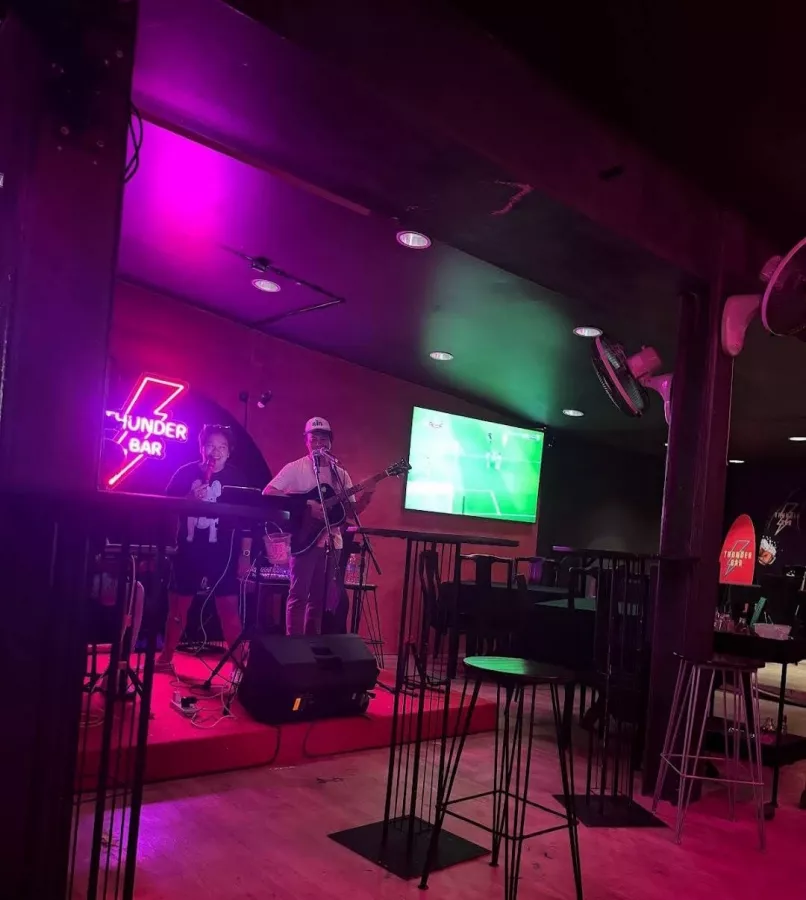 Bar Thunder в Пхукете: Бар, Коктейли, Ресторан, Bar, Restaurant, Cocktails, Live music, Живая музыка,