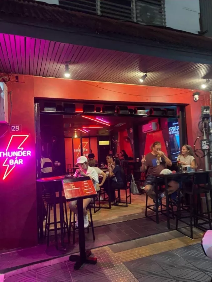 Bar Thunder в Пхукете: Бар, Коктейли, Ресторан, Bar, Restaurant, Cocktails, Live music, Живая музыка,