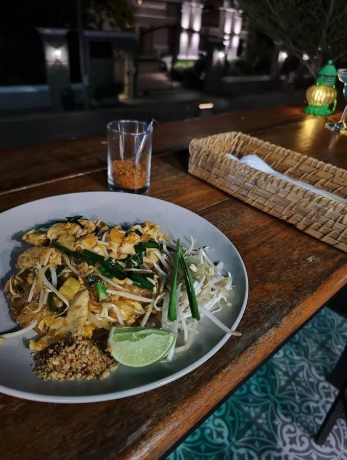 Бар Green Bar Phuket в Пхукете: Бар, Тайская Кухня, Ресторан, Коктейли, Bar, Thai Cuisine, Restaurant, Cocktails,