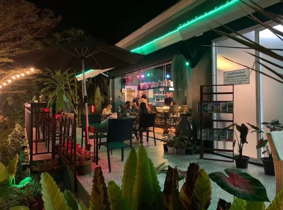 Бар Green Bar Phuket в Пхукете: Бар, Тайская Кухня, Ресторан, Коктейли, Bar, Thai Cuisine, Restaurant, Cocktails,