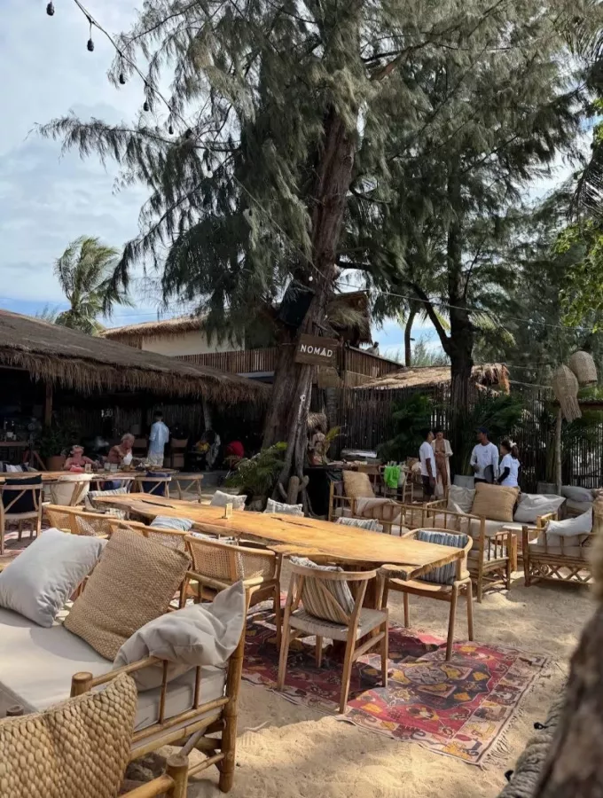 Пляжный Клуб Nomad в Пхукете: Пляж, Ресторан, Бар, Коктейли, Beach, Restaurant, Bar, Cocktails,