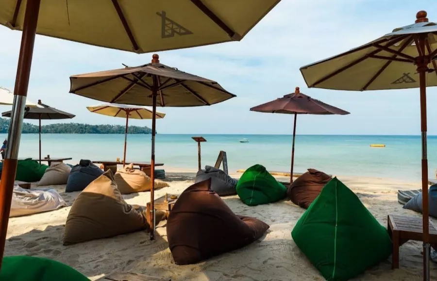 Пляжный Клуб Nomad в Пхукете: Пляж, Ресторан, Бар, Коктейли, Beach, Restaurant, Bar, Cocktails,