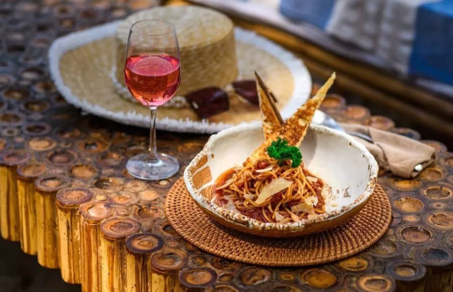 Пляжный Клуб Nomad в Пхукете: Пляж, Ресторан, Бар, Коктейли, Beach, Restaurant, Bar, Cocktails,