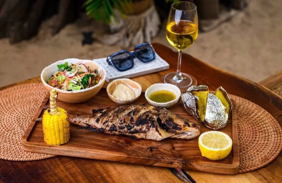 Пляжный Клуб Nomad в Пхукете: Пляж, Ресторан, Бар, Коктейли, Beach, Restaurant, Bar, Cocktails,